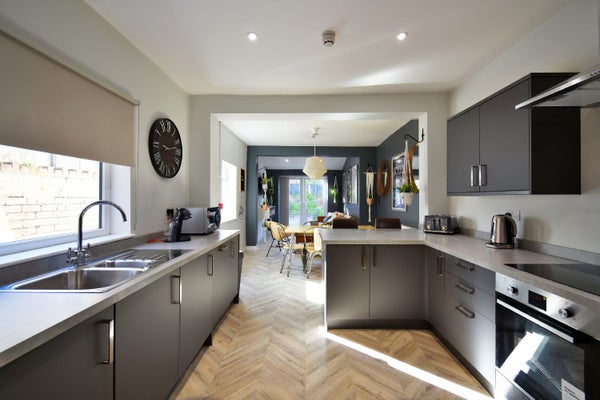 Flat Fishponds Road in Bristol