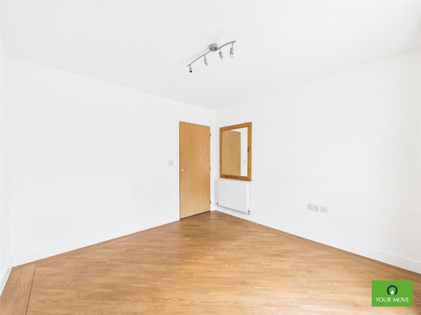 Flat Maxwell Road in Greater London