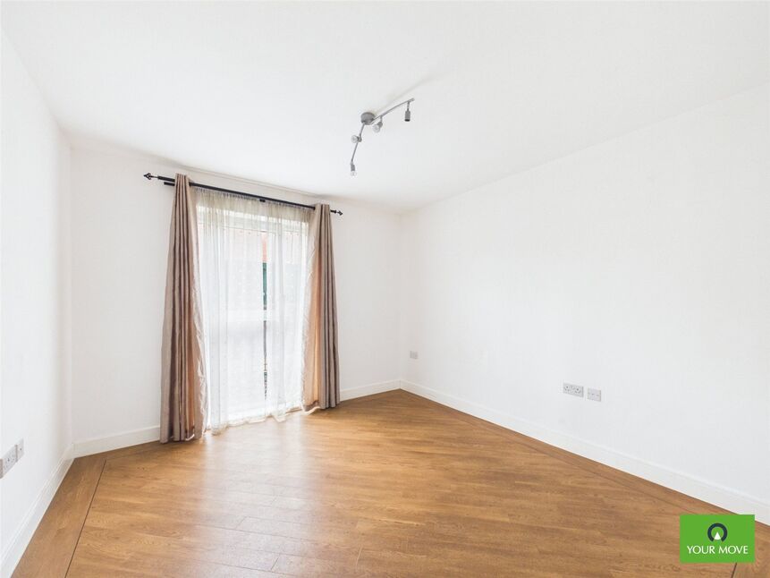 Flat Maxwell Road in Greater London