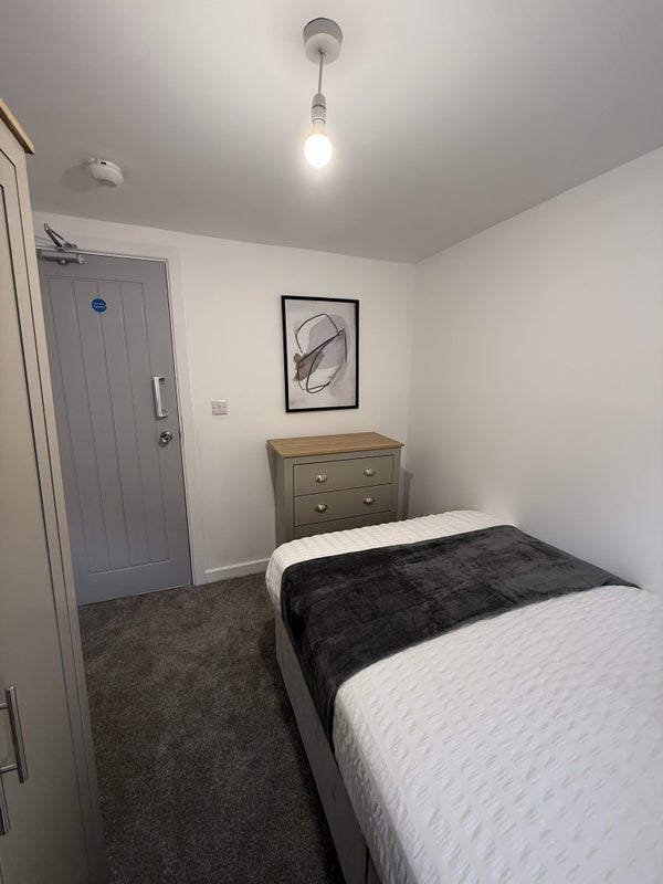 Room Oak Street in Wigan