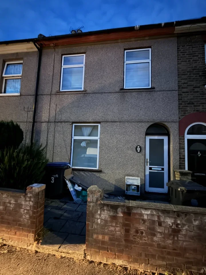 House Medcalf Road in Greater London