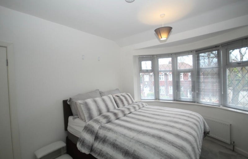 Room Dalton Avenue in Trafford