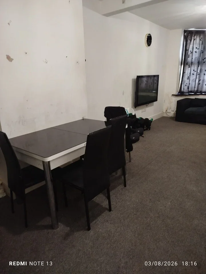 Room Falcon Street in Greater London