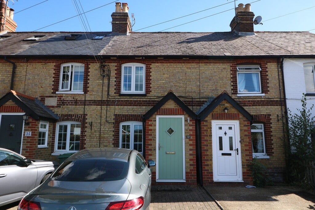 House Middle Street in Mole Valley
