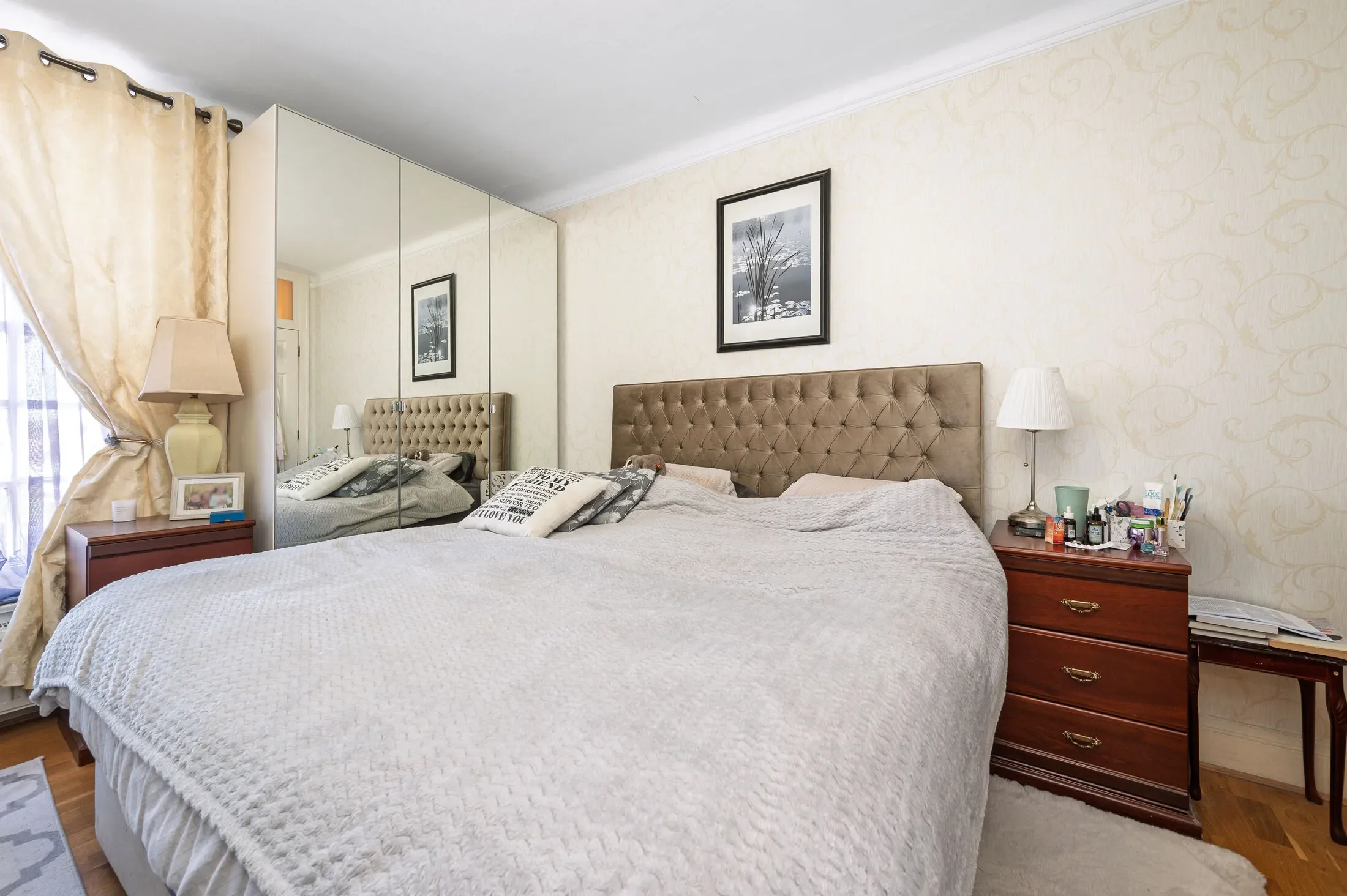 Flat Finchley Road in Greater London