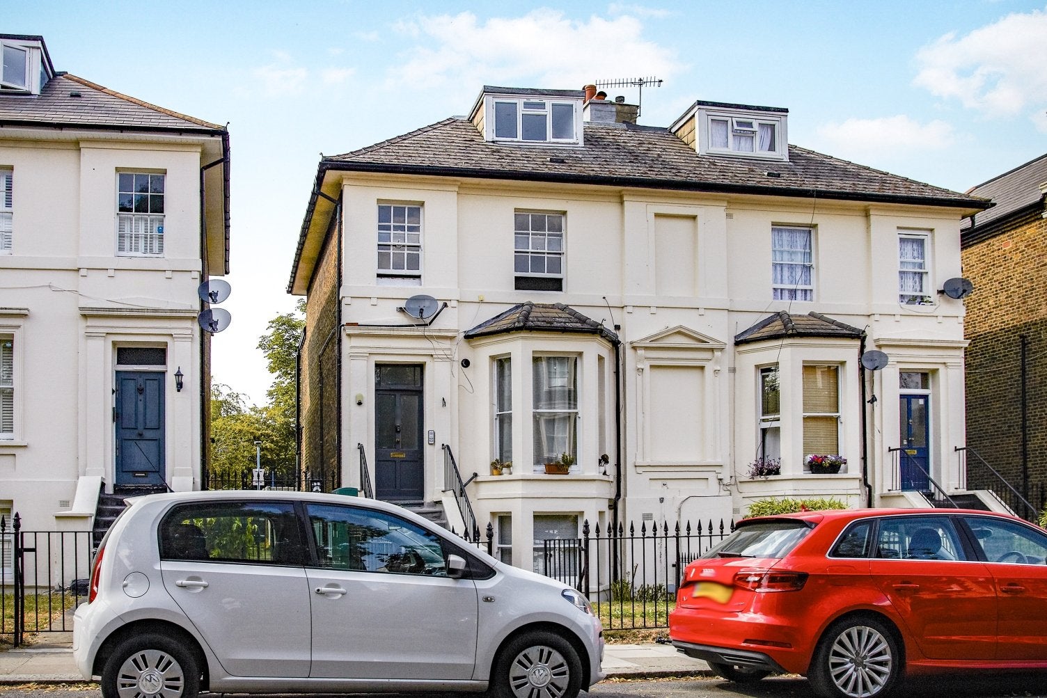 Flat The Peak in Greater London