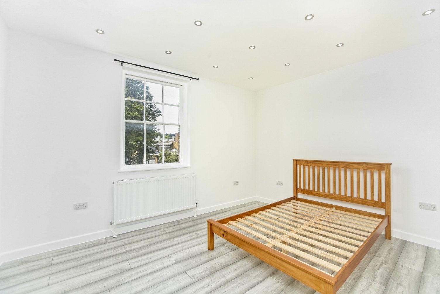 Flat The Peak in Greater London