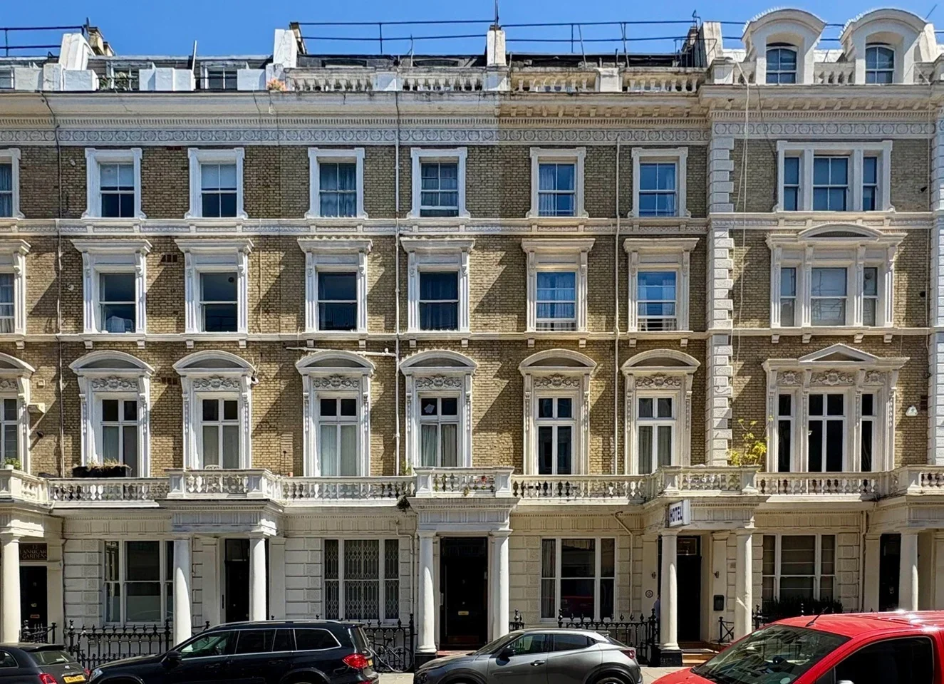 Flat Clanricarde Gardens in Greater London