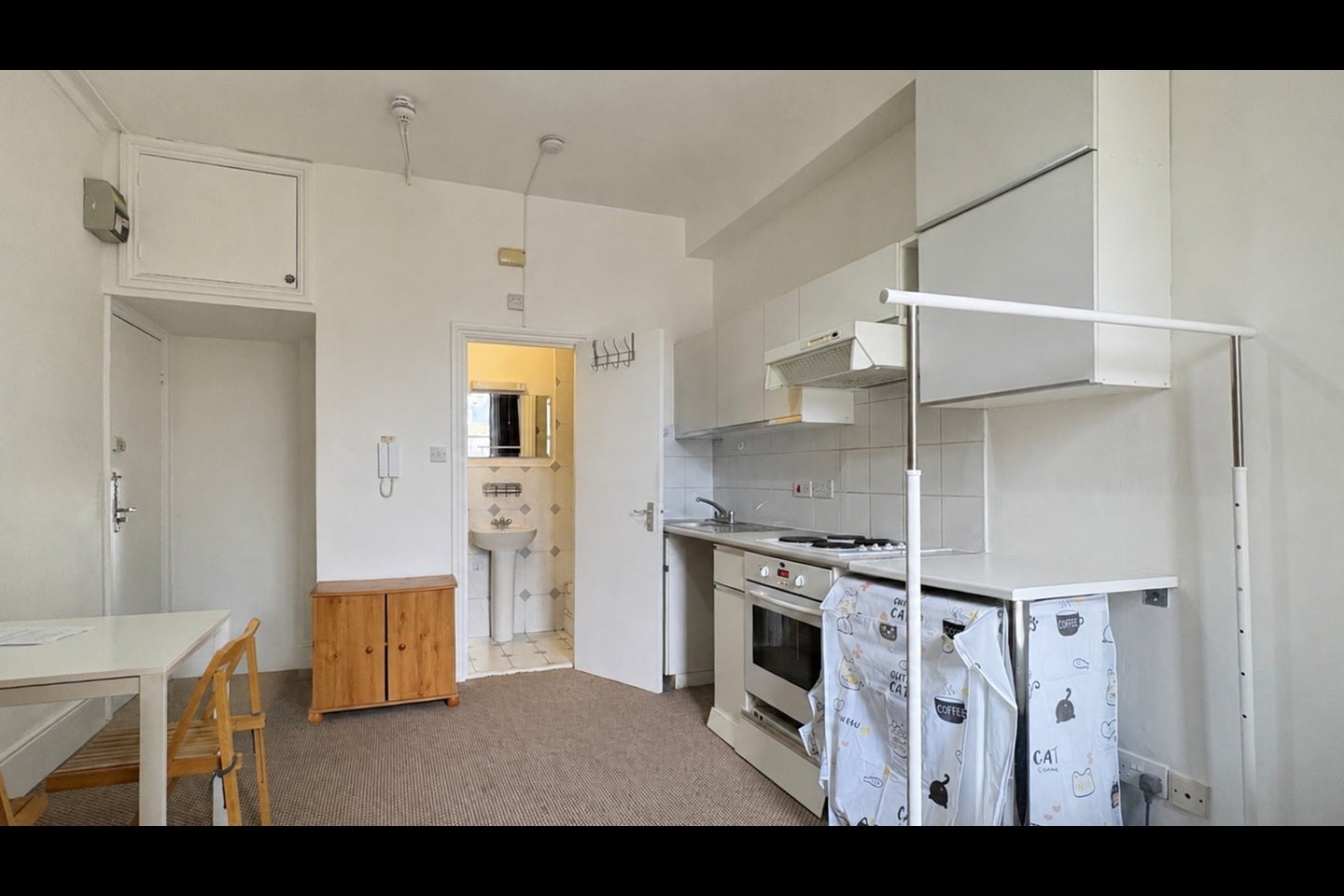Flat Clanricarde Gardens in Greater London