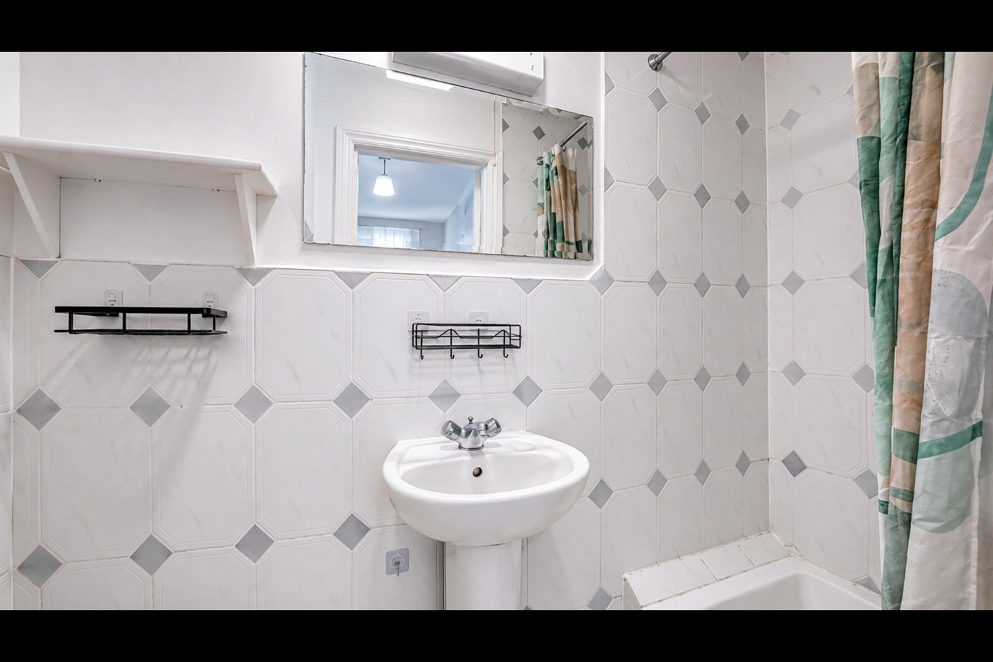 Flat Clanricarde Gardens in Greater London