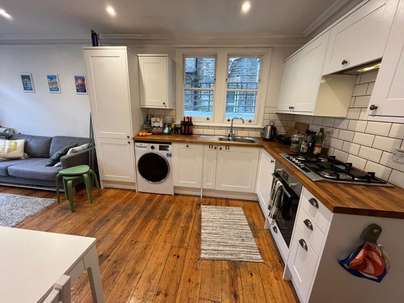 Flat Mirabel Road in Greater London