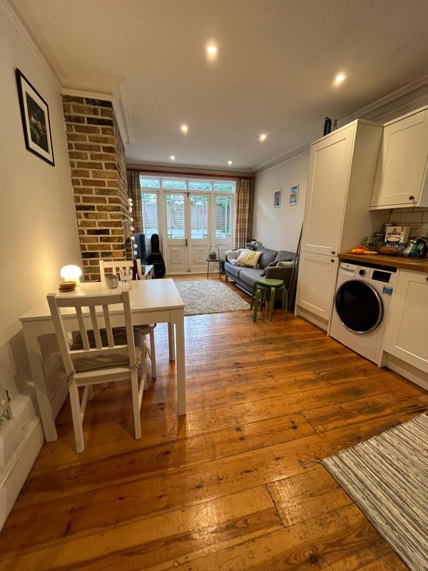 Flat Mirabel Road in Greater London