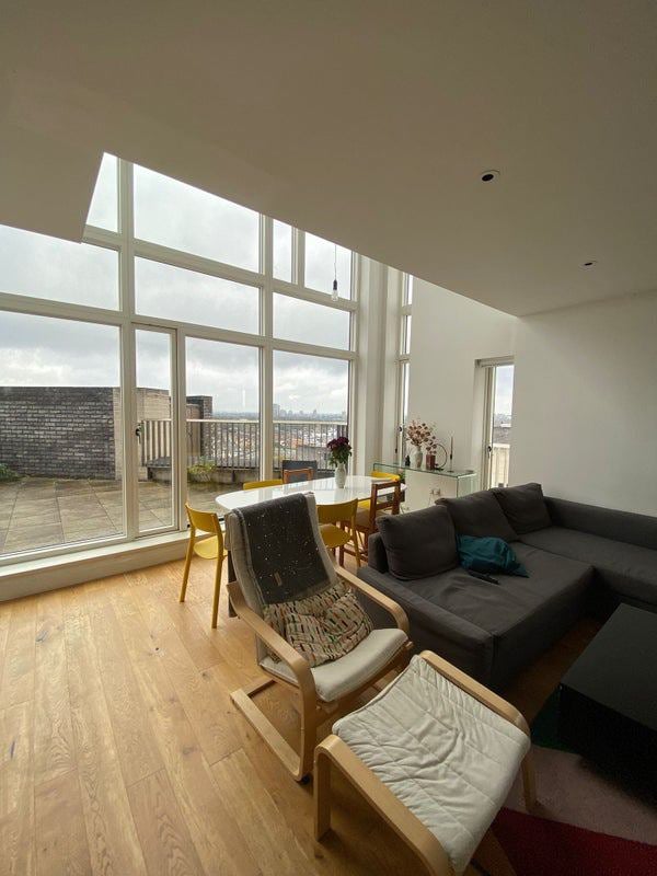Room Maud Street in Greater London