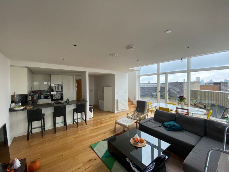 Room Maud Street in Greater London