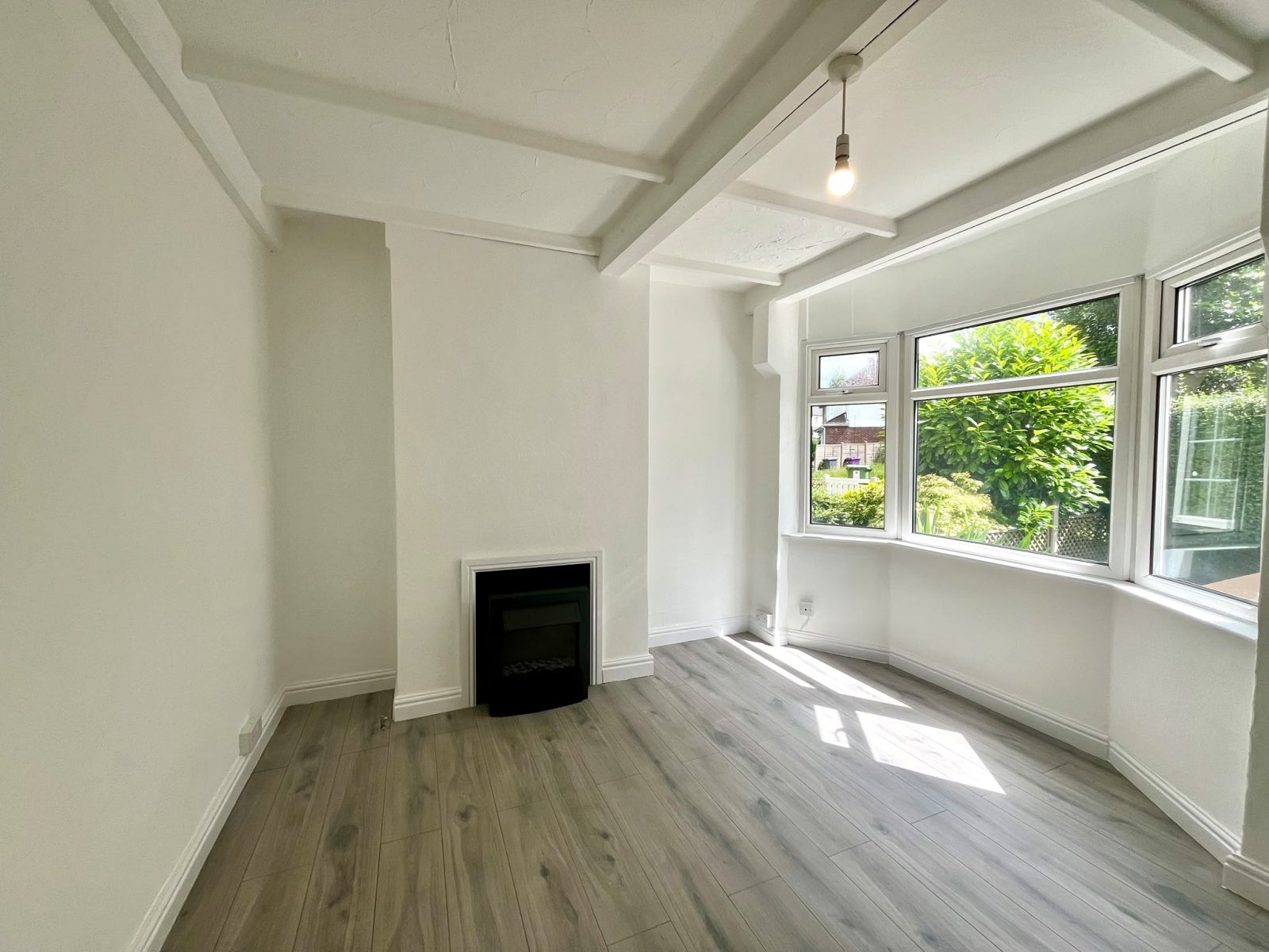 Flat Beckminster Road in Wolverhampton