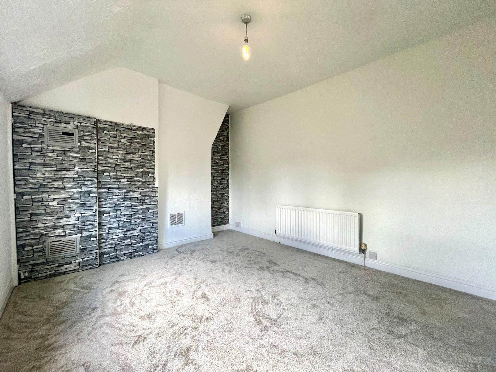 Flat Beckminster Road in Wolverhampton