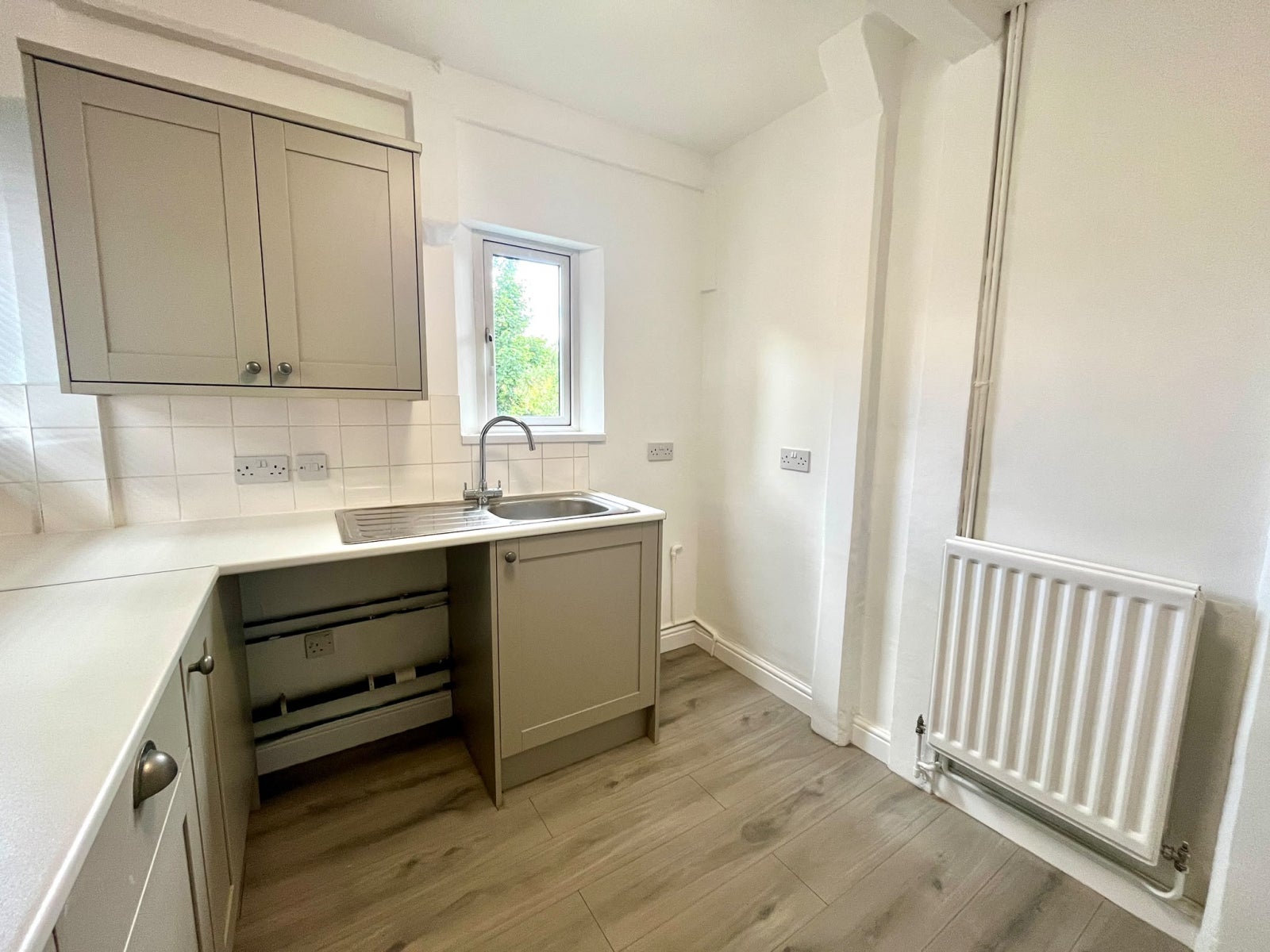 Flat Beckminster Road in Wolverhampton