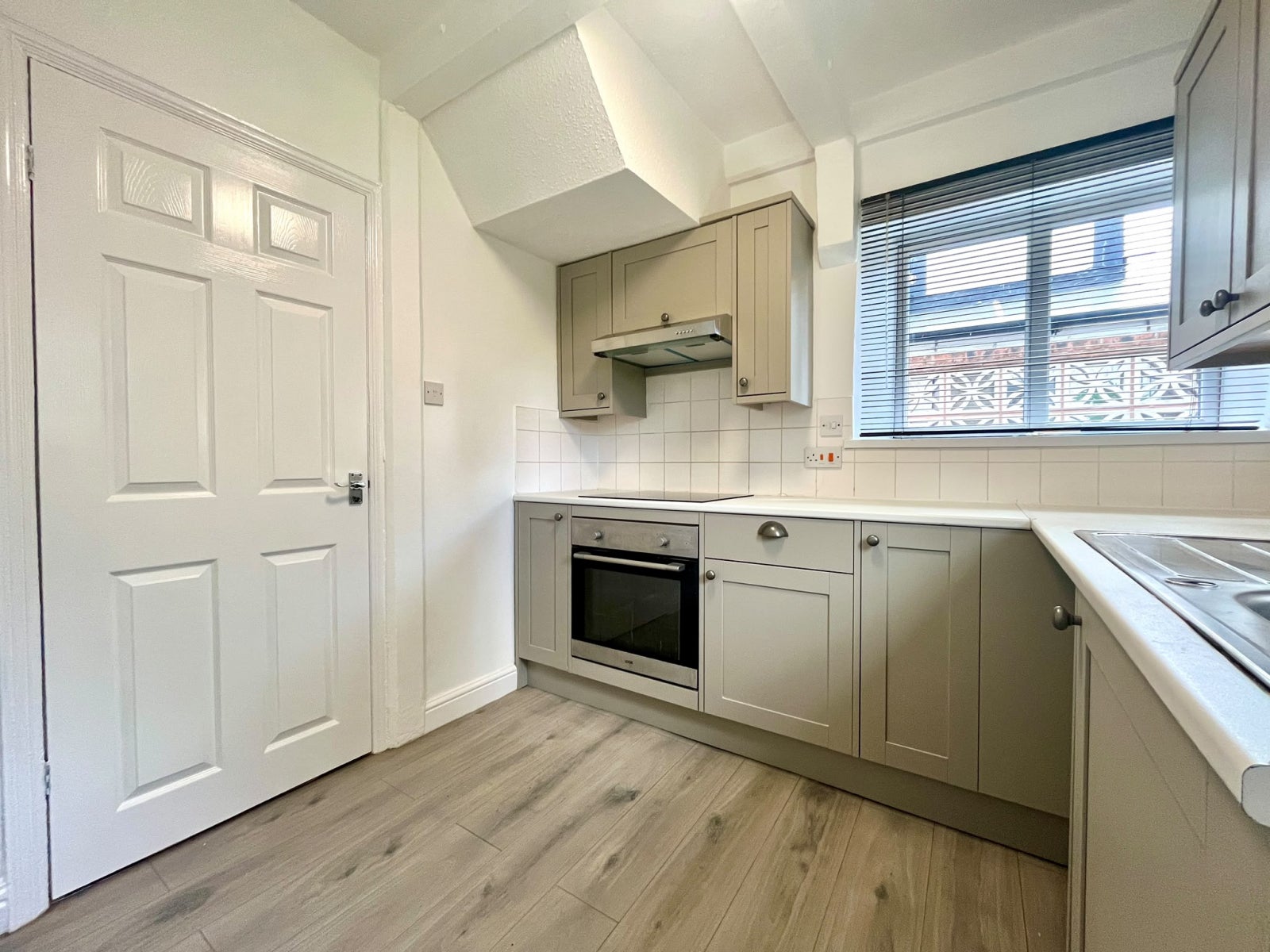 Flat Beckminster Road in Wolverhampton