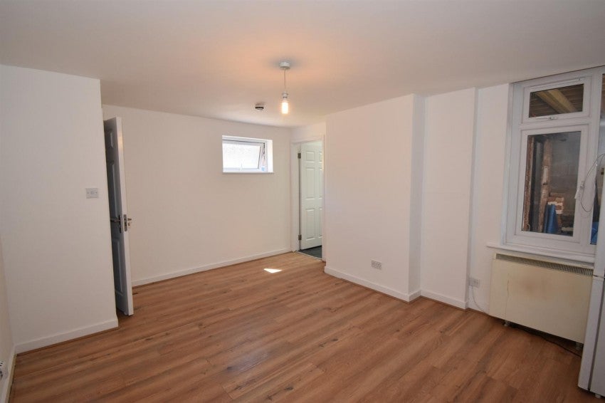 Flat Coten End in Warwick
