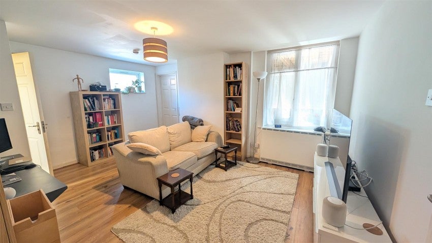 Flat Coten End in Warwick