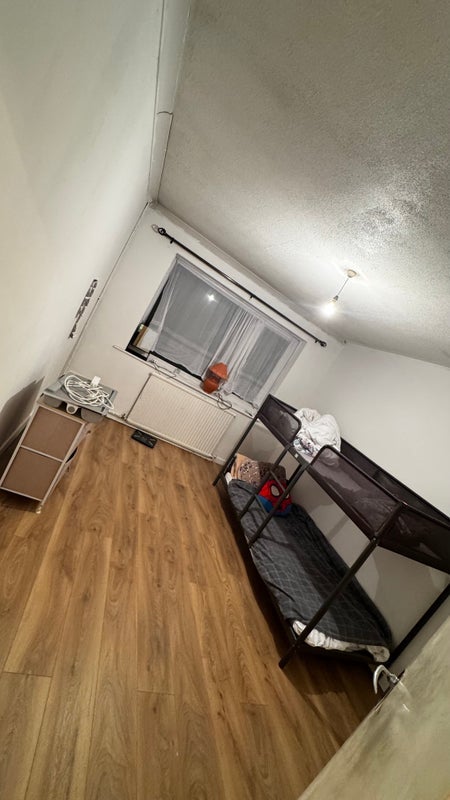 Room Alder Road in Poole