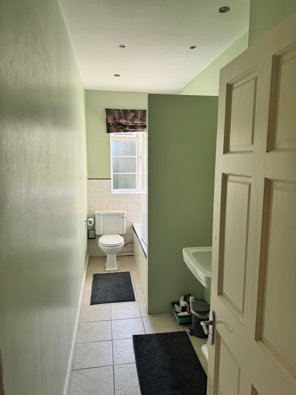 Room Wyke Road in Greater London
