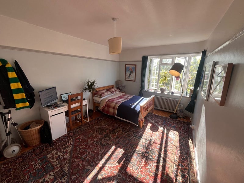 Room Wyke Road in Greater London