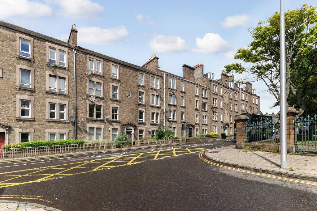 Room Forfar Road in Dundee
