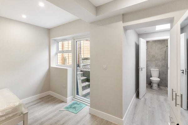 Flat Coombe Walk in London Borough of Sutton