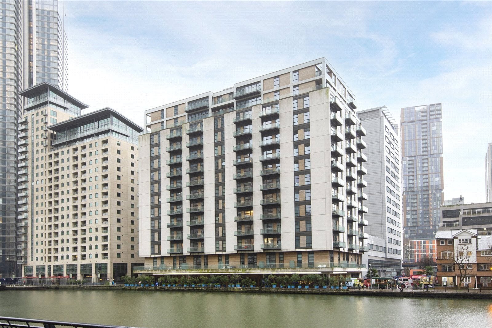 Flat Dockyard Lane in Greater London