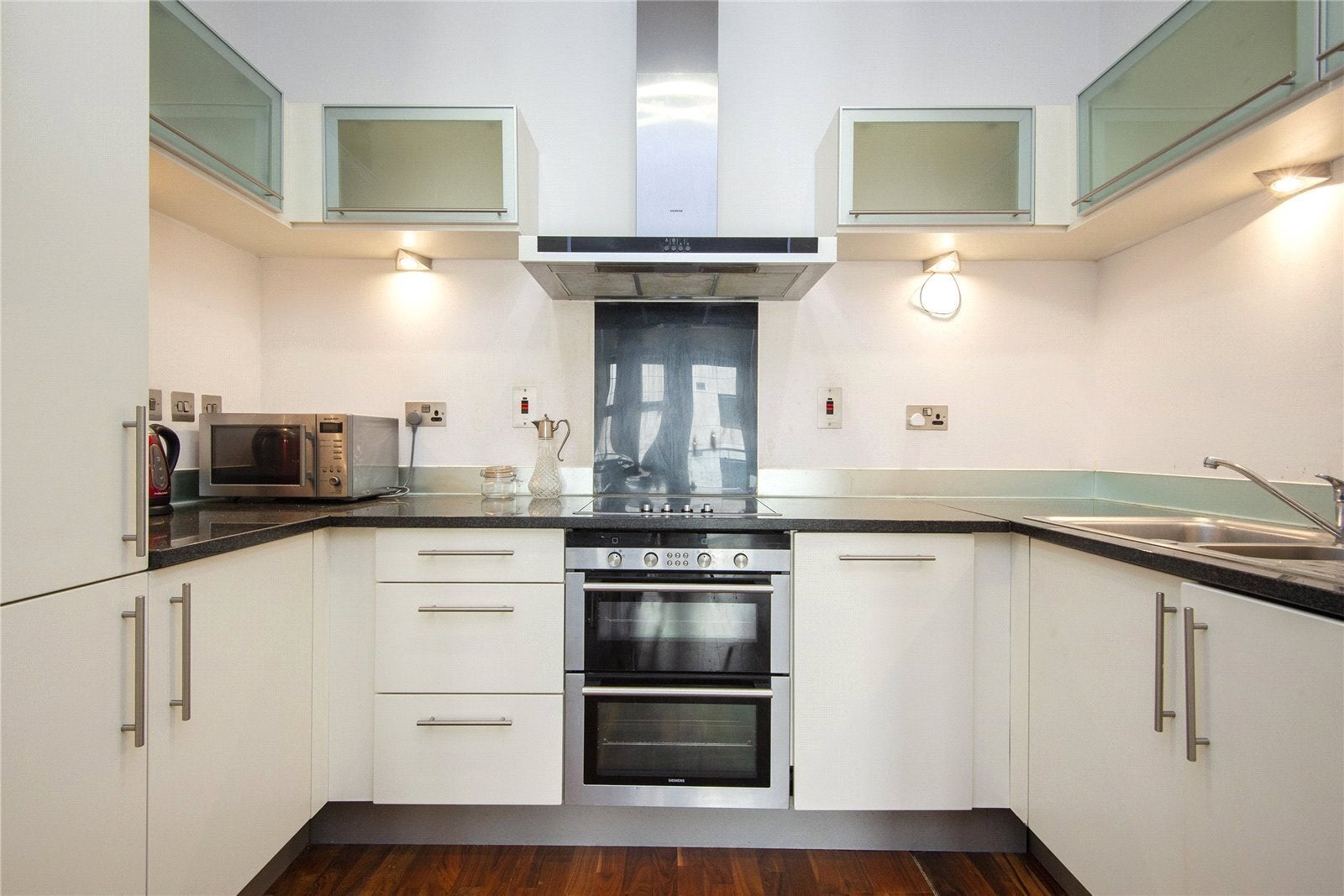 Flat Dockyard Lane in Greater London