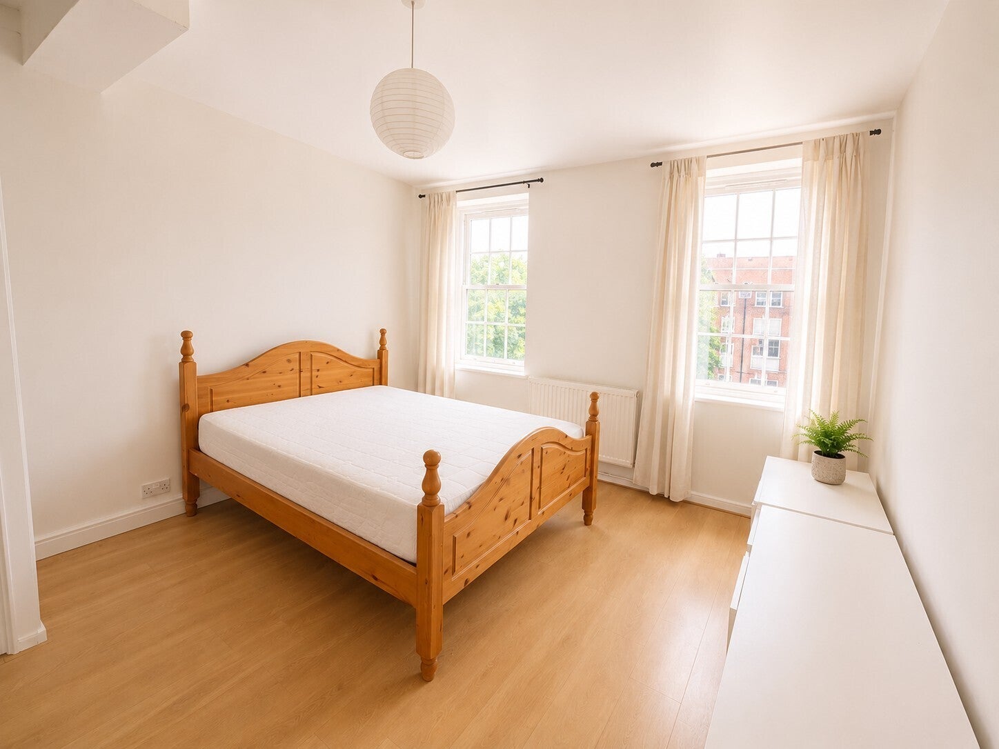 House Goldsmith Road in Greater London