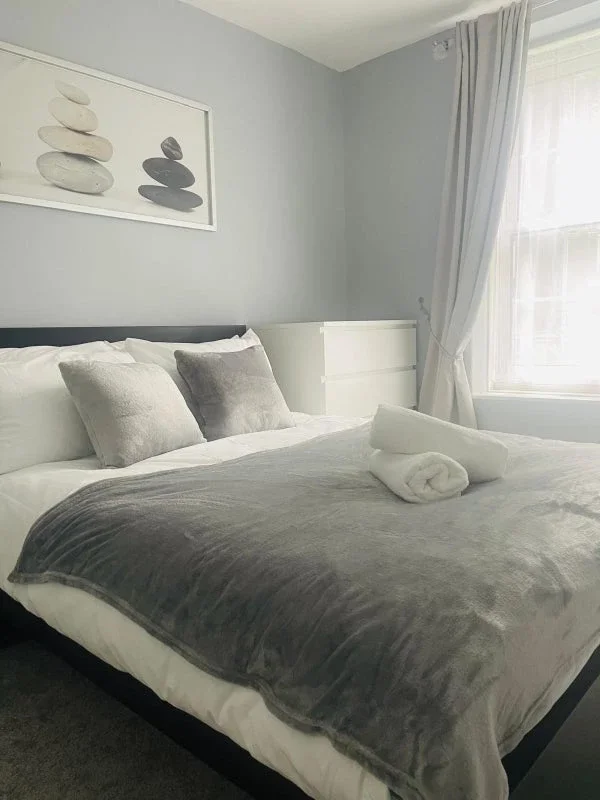 Room Cannon Street Road in Greater London