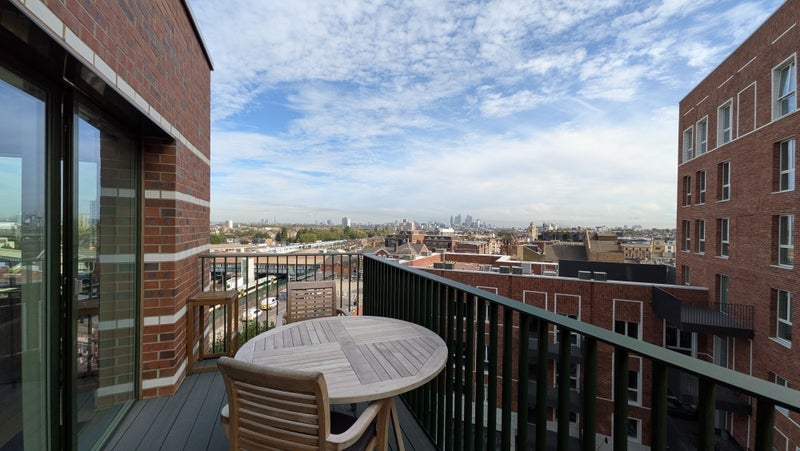 Room Danvers Avenue in Greater London