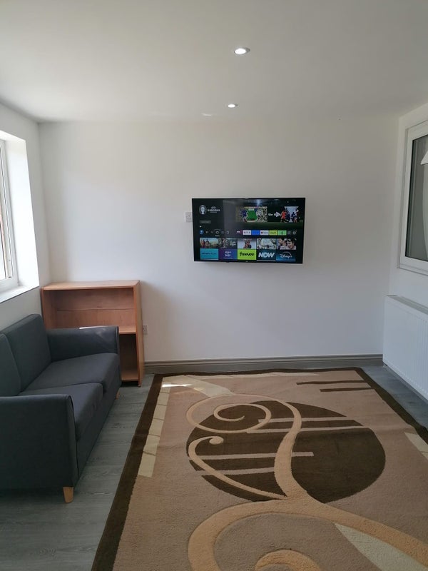 Room Bradley Road in Slough