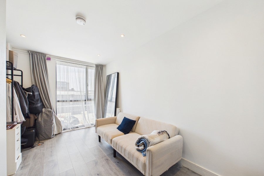 Flat Obelisk Way in Surrey Heath