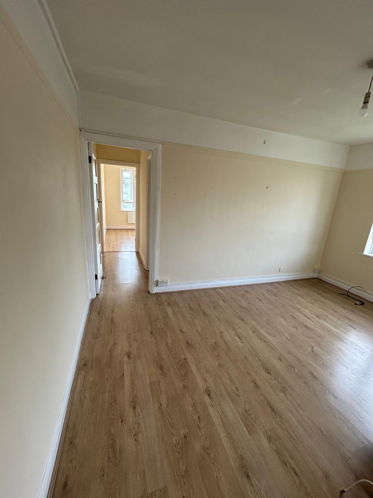 Flat Grosvenor Court in Greater London