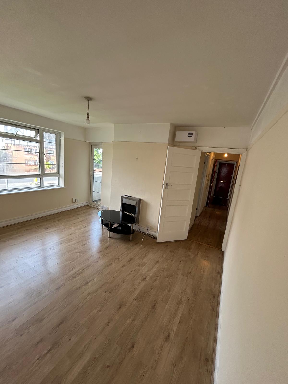 Flat Grosvenor Court in Greater London