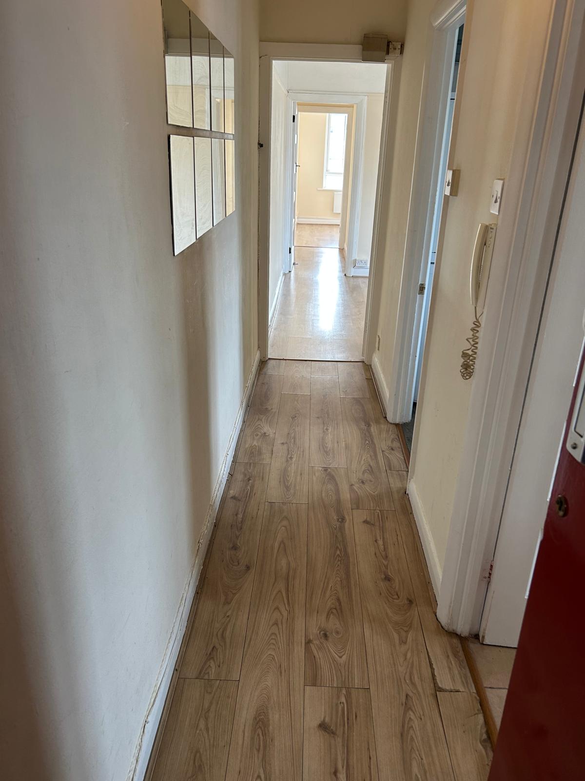 Flat Grosvenor Court in Greater London