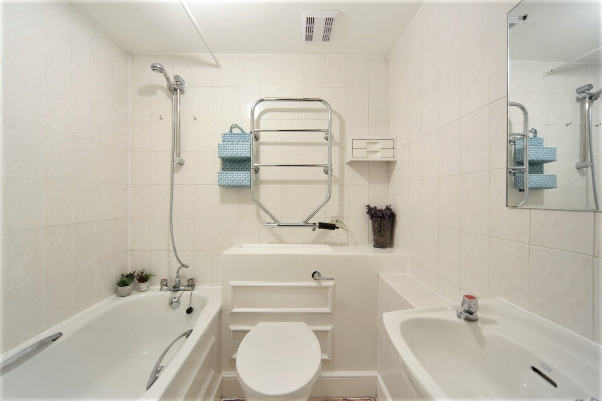 Flat Lucan Place in Greater London