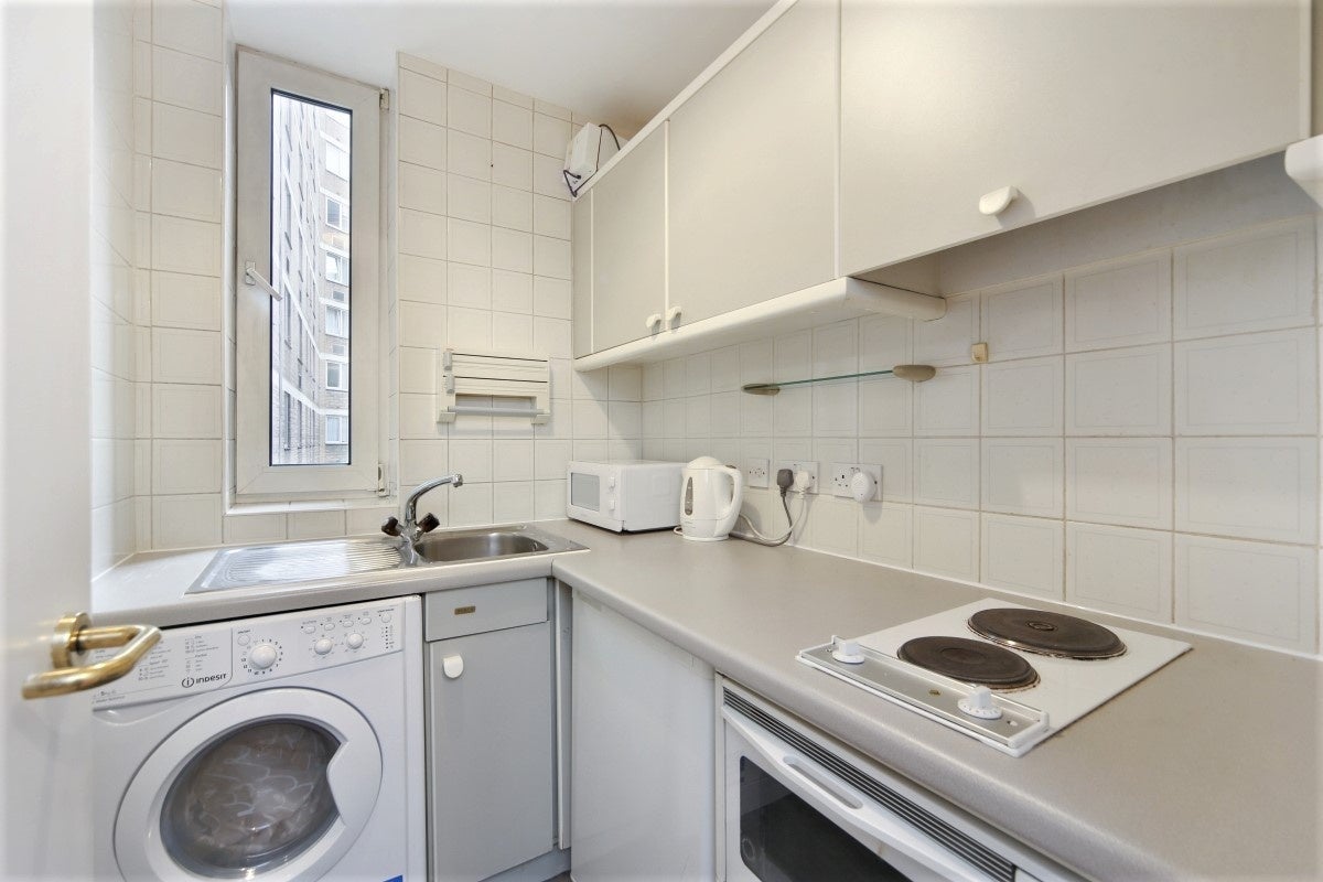 Flat Lucan Place in Greater London