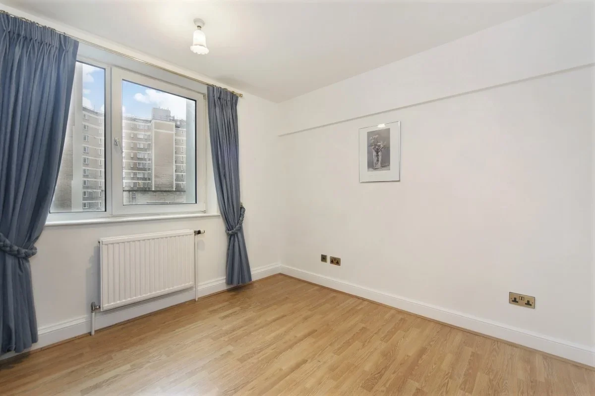 Flat Lucan Place in Greater London