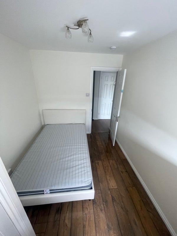 Room Eugenia Road in Greater London