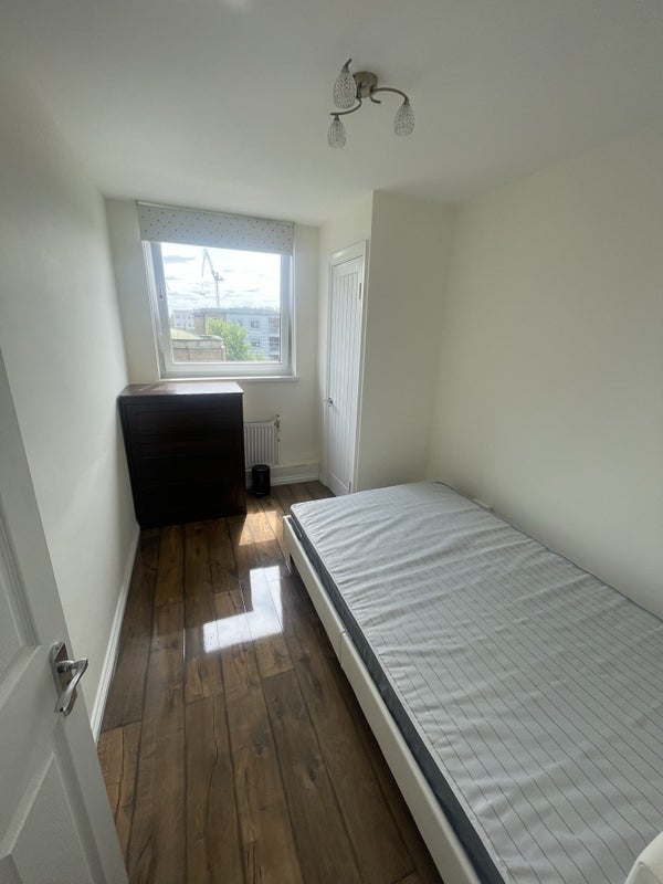 Room Eugenia Road in Greater London