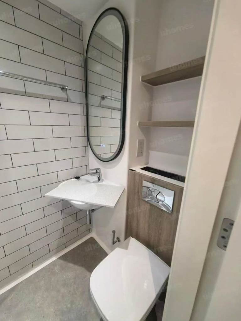 Room Canongate in City of Edinburgh