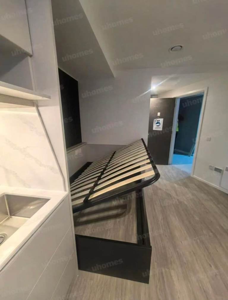 Room Canongate in City of Edinburgh