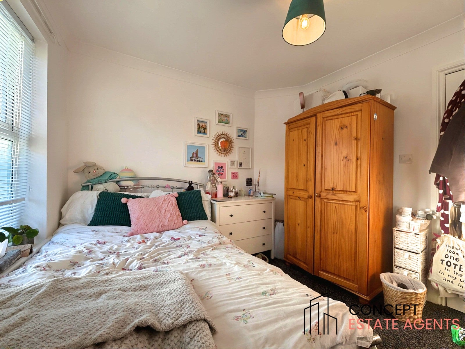 Flat Dafforne Road in Greater London