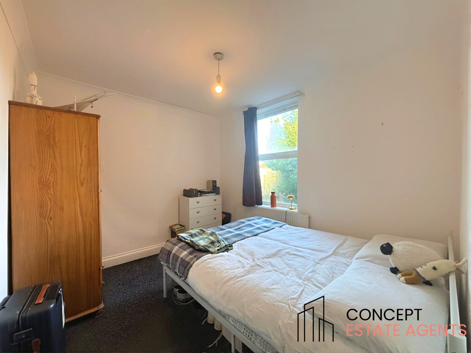 Flat Dafforne Road in Greater London