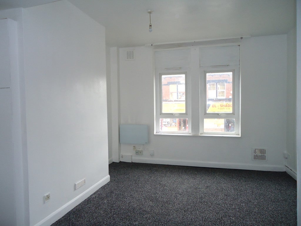 Flat Dewsbury Road in Leeds