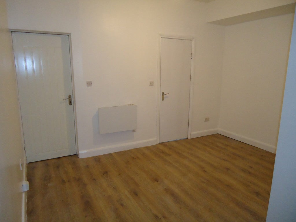 Flat Dewsbury Road in Leeds